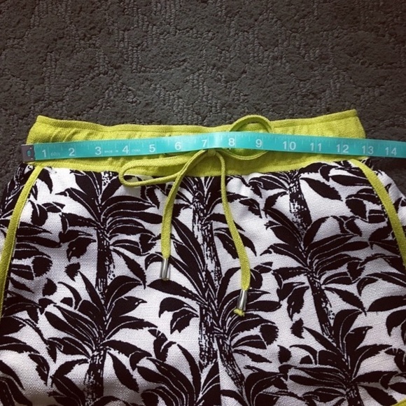 NWOT Gianni Bini Palm Tree Dash Shorts, size XS - Picture 2 of 7